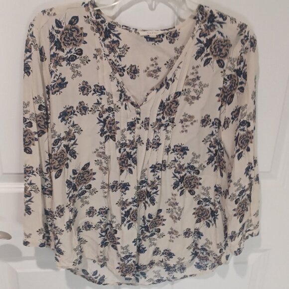 fun2fun flowery vneck neutral jersey lightweight feminine Creme top Size Medium - Picture 1 of 6